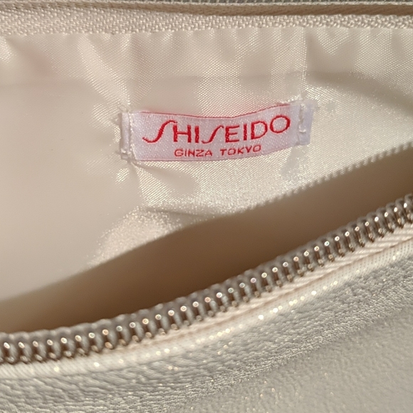 NWOT Shiseido Ivory Shimmer Makeup Bag. - Picture 3 of 4